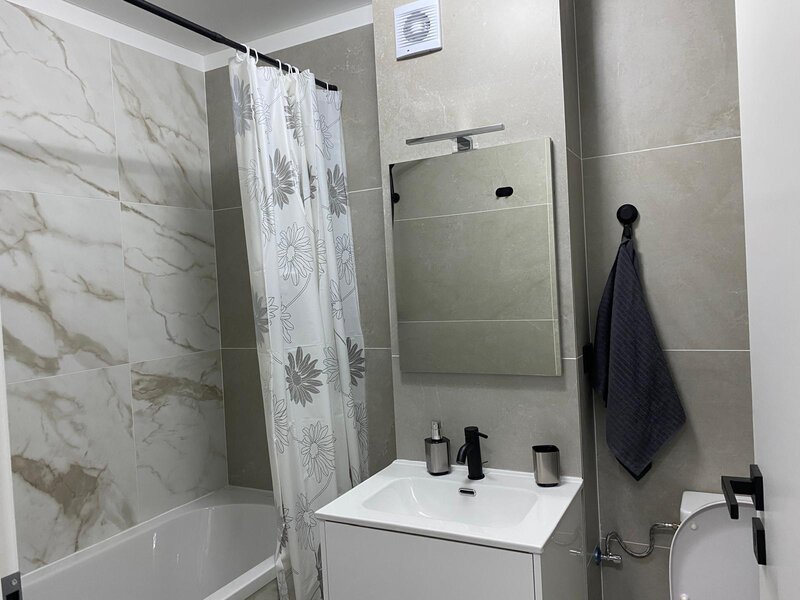 Piata Sudului, prima inchiriere, bloc nou, etaj 5/12, 2 camere tip studio.